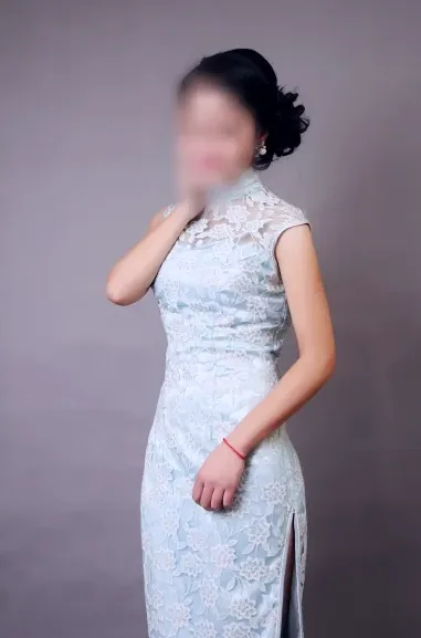 Amber, 28