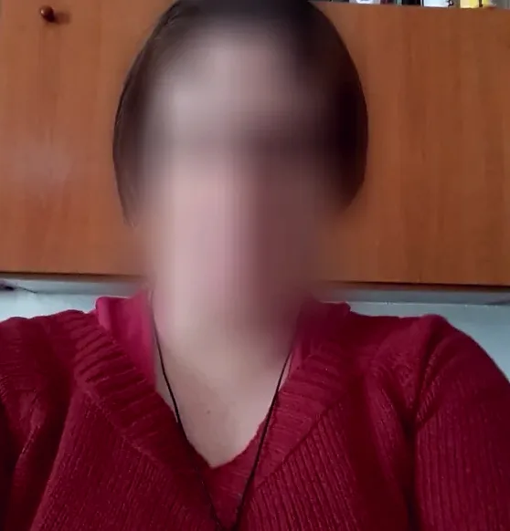Amber, 40