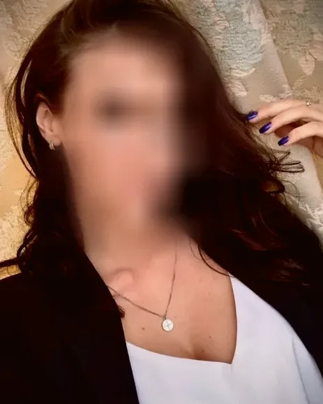 Laura, 33