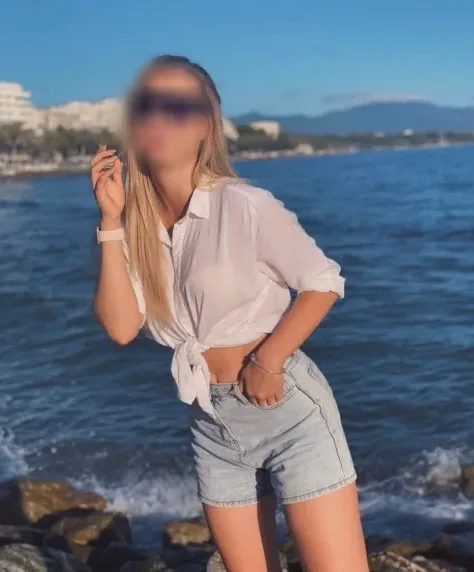 Monique, 36