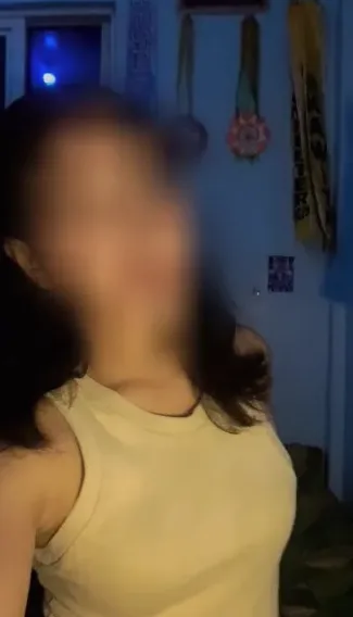 Nina, 22