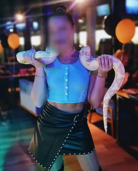 Nour, 40