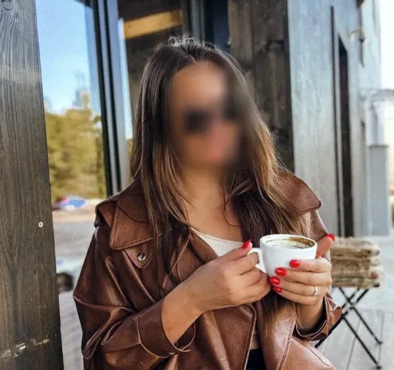 Soukaina, 27