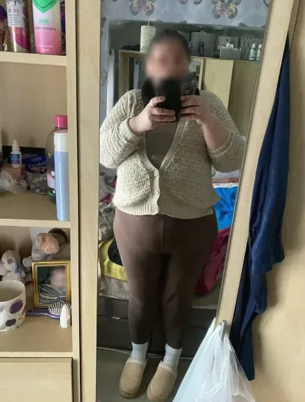 Zoe, 39